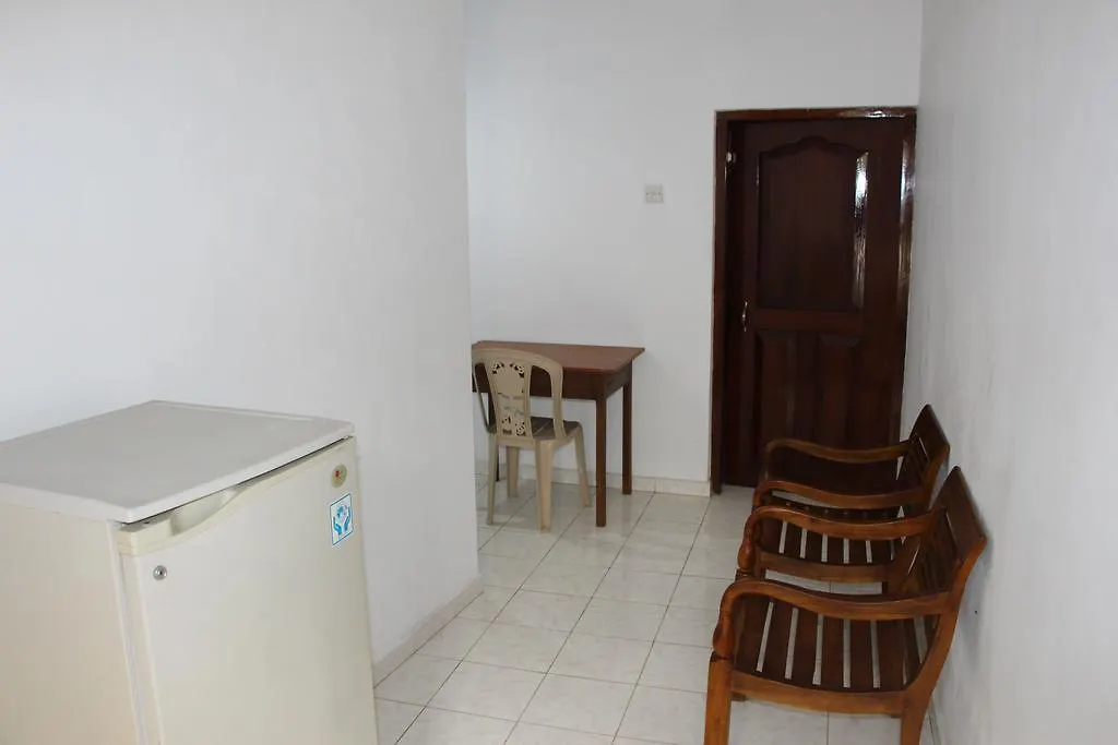 نيجومبو Holiday Guest Inn فندق مبيت وإفطار
