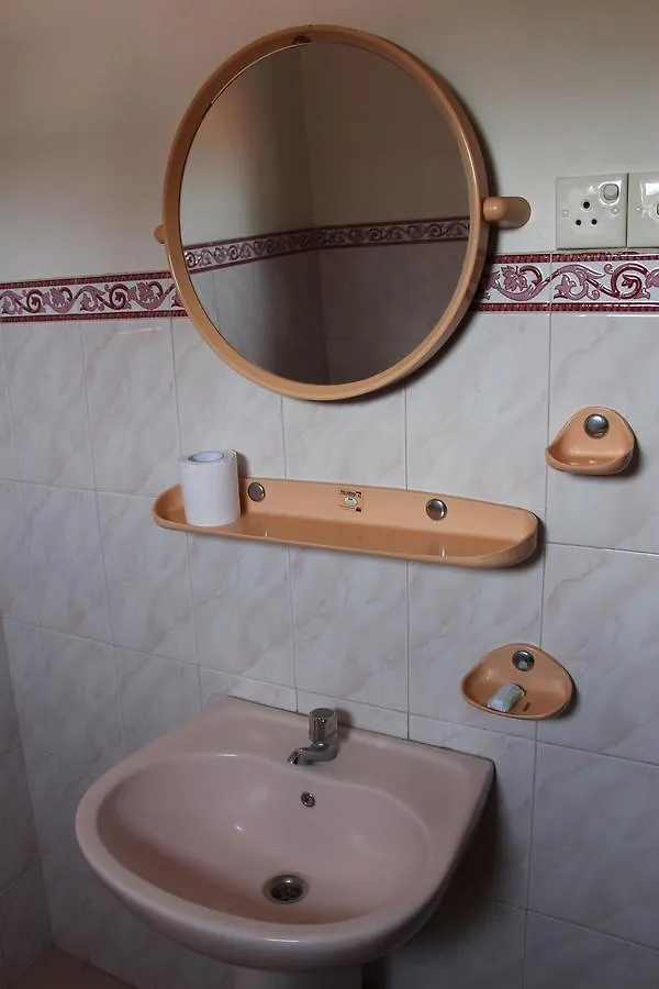 نيجومبو Holiday Guest Inn فندق مبيت وإفطار