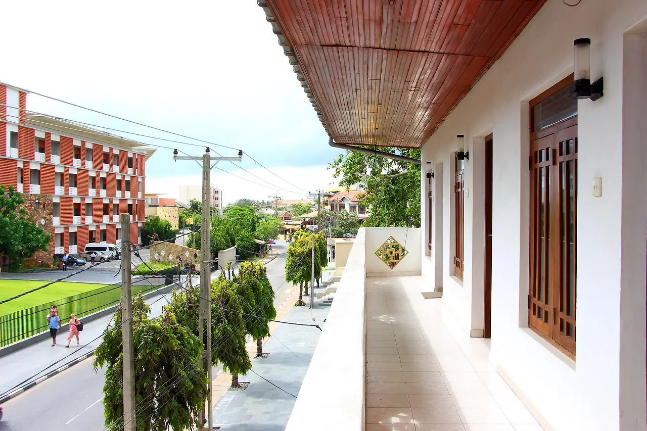 نيجومبو Holiday Guest Inn فندق مبيت وإفطار